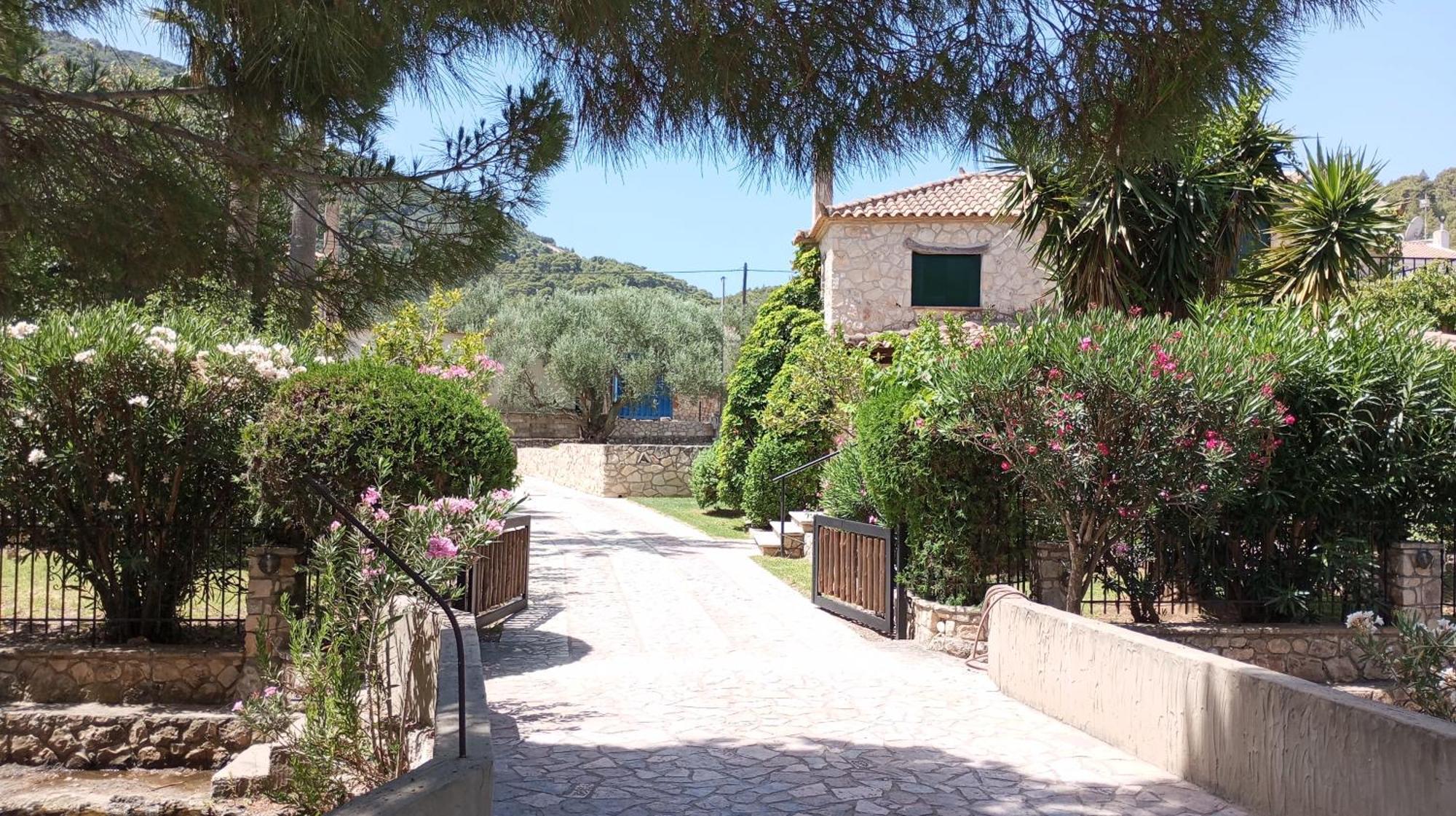 Castello Bellos Villas&Apartments Keri Exterior foto